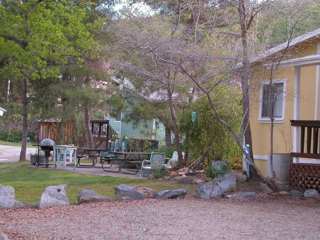Sequoia Motel Three Rivers Exteriör bild
